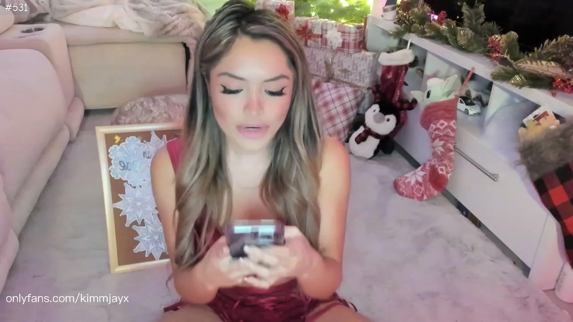Gallery image thumbnail from Kimmjayx's myfreecams stream on, 12/16/2022, 04:37 image 13 of 20