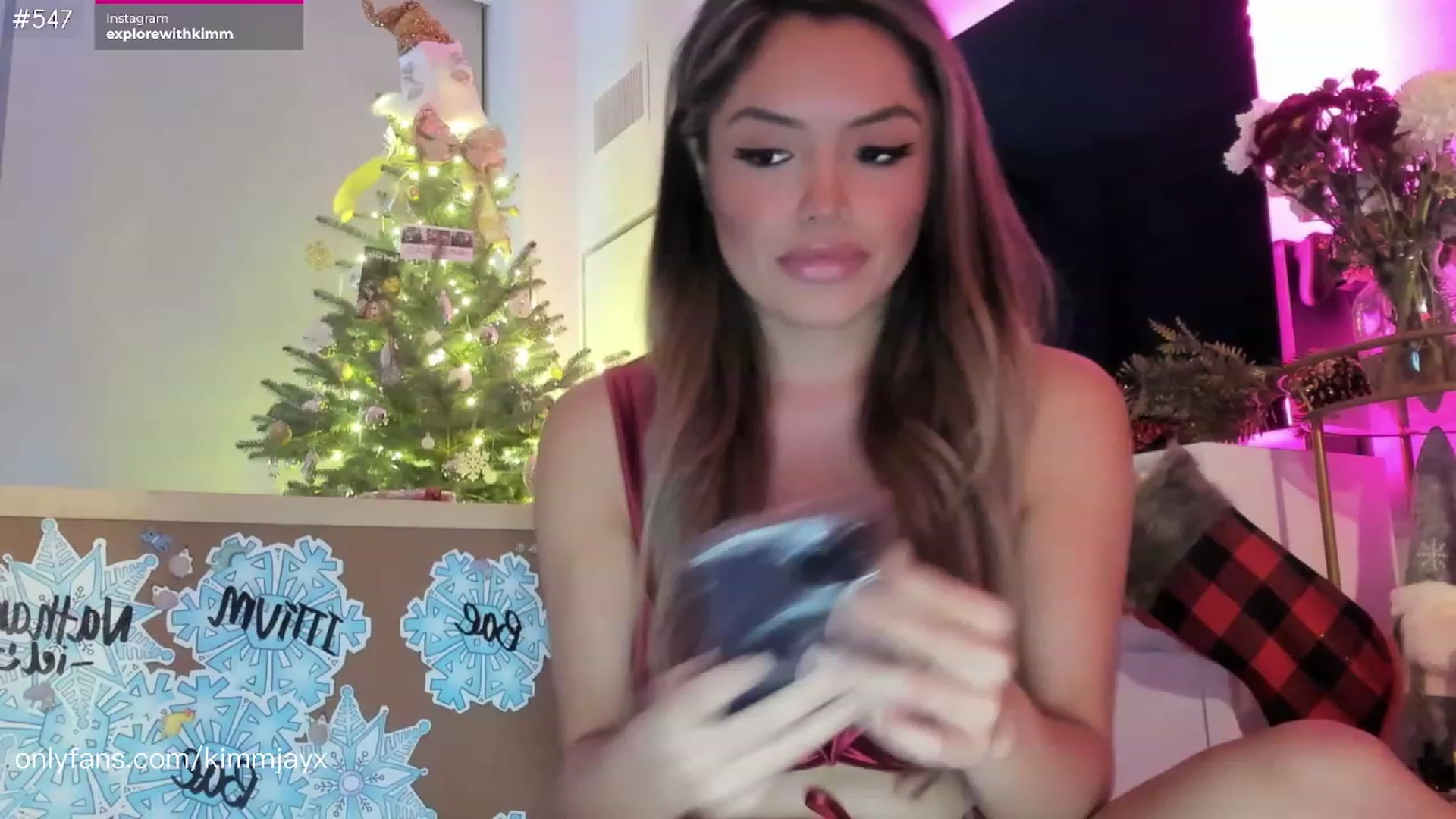 Gallery image thumbnail from Kimmjayx's myfreecams stream on, 12/16/2022, 04:37 image 6 of 20