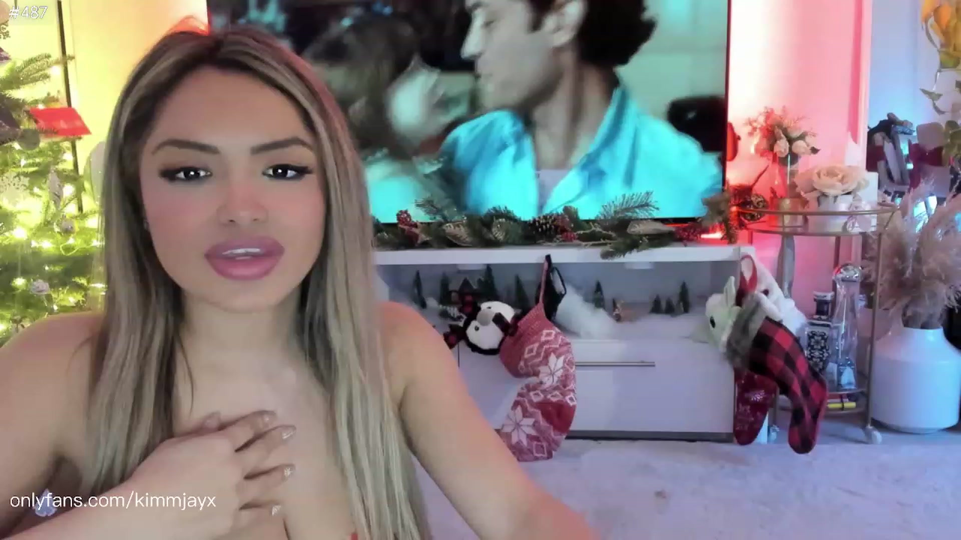 Gallery image thumbnail from Kimmjayx's myfreecams stream on, 12/24/2022, 08:46 image 20 of 20