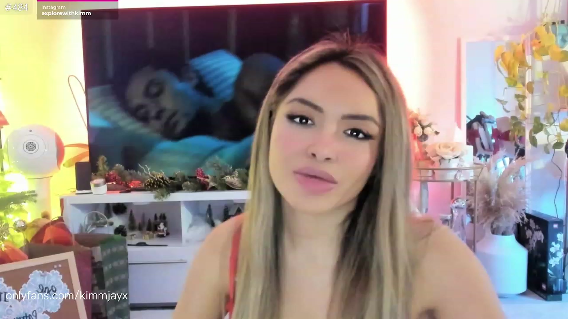 Gallery image thumbnail from Kimmjayx's myfreecams stream on, 12/24/2022, 09:21 image 1 of 20