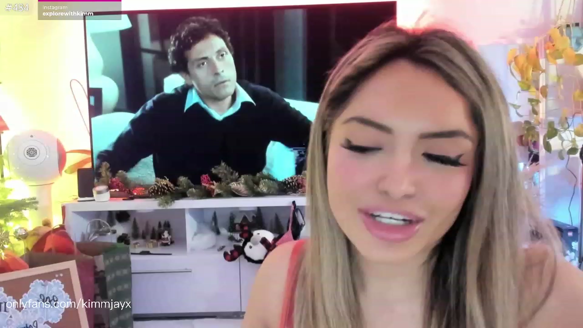 Gallery image thumbnail from Kimmjayx's myfreecams stream on, 12/24/2022, 09:21 image 4 of 20