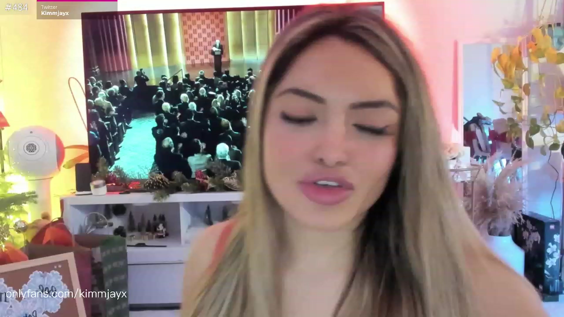 Gallery image thumbnail from Kimmjayx's myfreecams stream on, 12/24/2022, 09:21 image 10 of 20