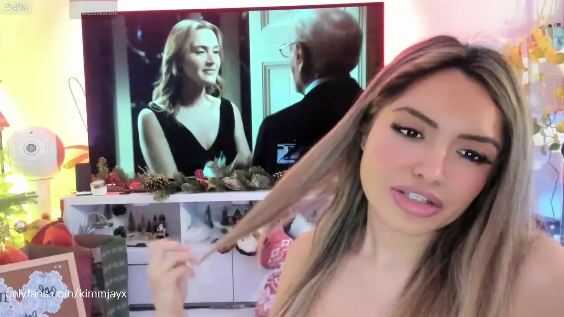 Gallery image thumbnail from Kimmjayx's myfreecams stream on, 12/24/2022, 09:21 image 7 of 20