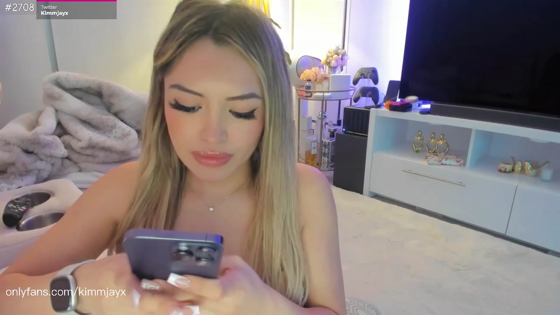 Gallery image thumbnail from Kimmjayx's myfreecams stream on, 02/02/2023, 07:20 image 5 of 20