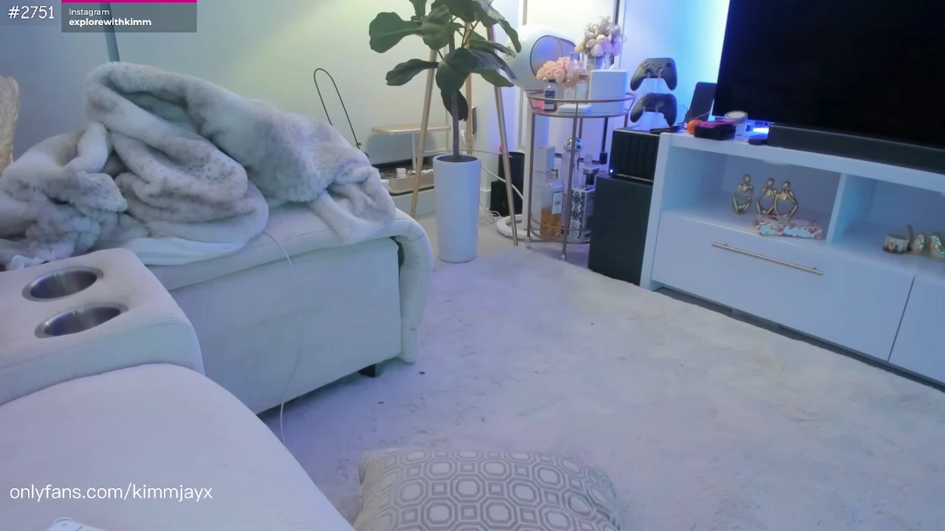 Gallery image thumbnail from Kimmjayx's myfreecams stream on, 02/02/2023, 07:20 image 16 of 20
