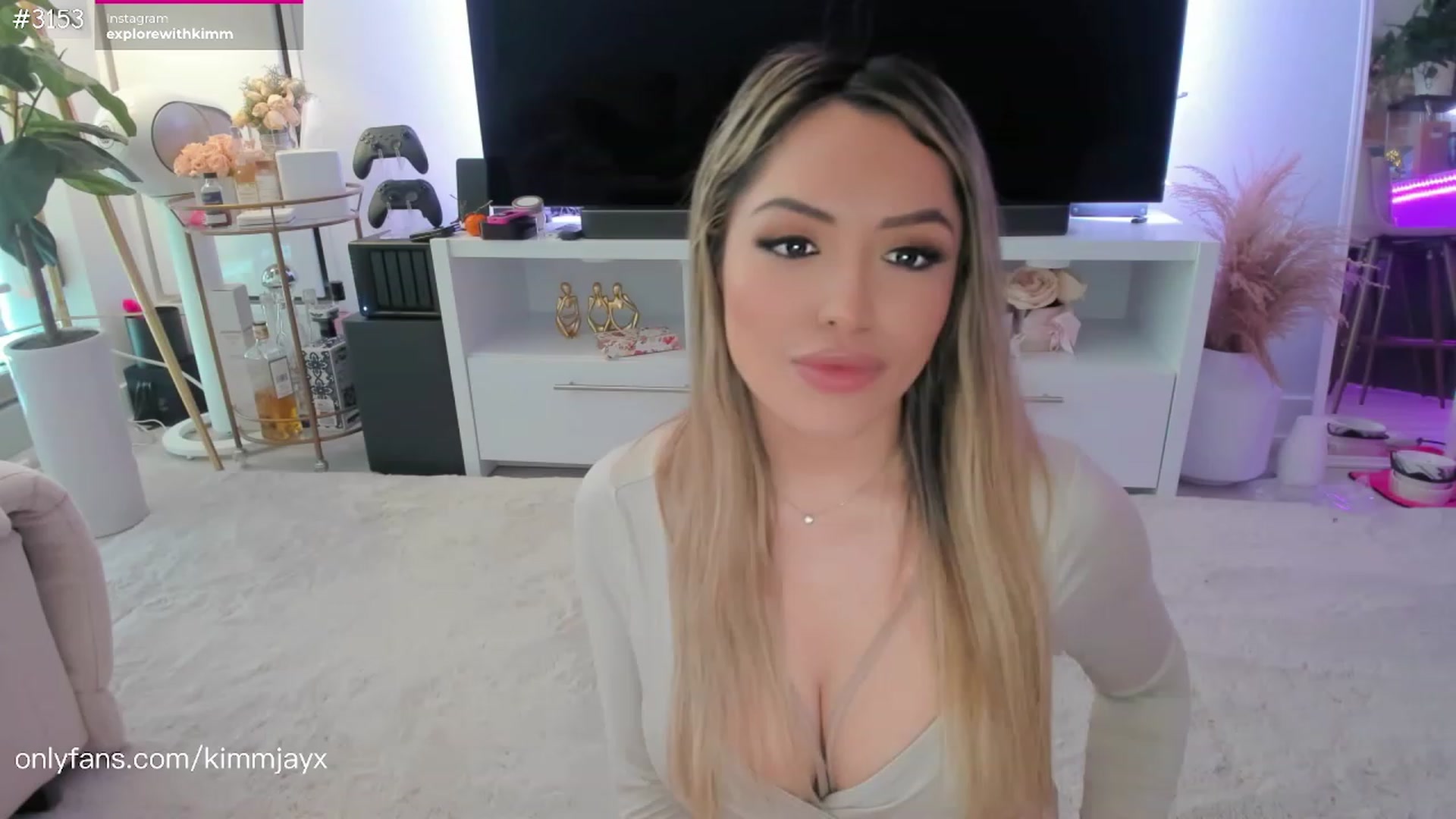 Gallery image thumbnail from Kimmjayx's myfreecams stream on, 02/03/2023, 21:16 image 13 of 20