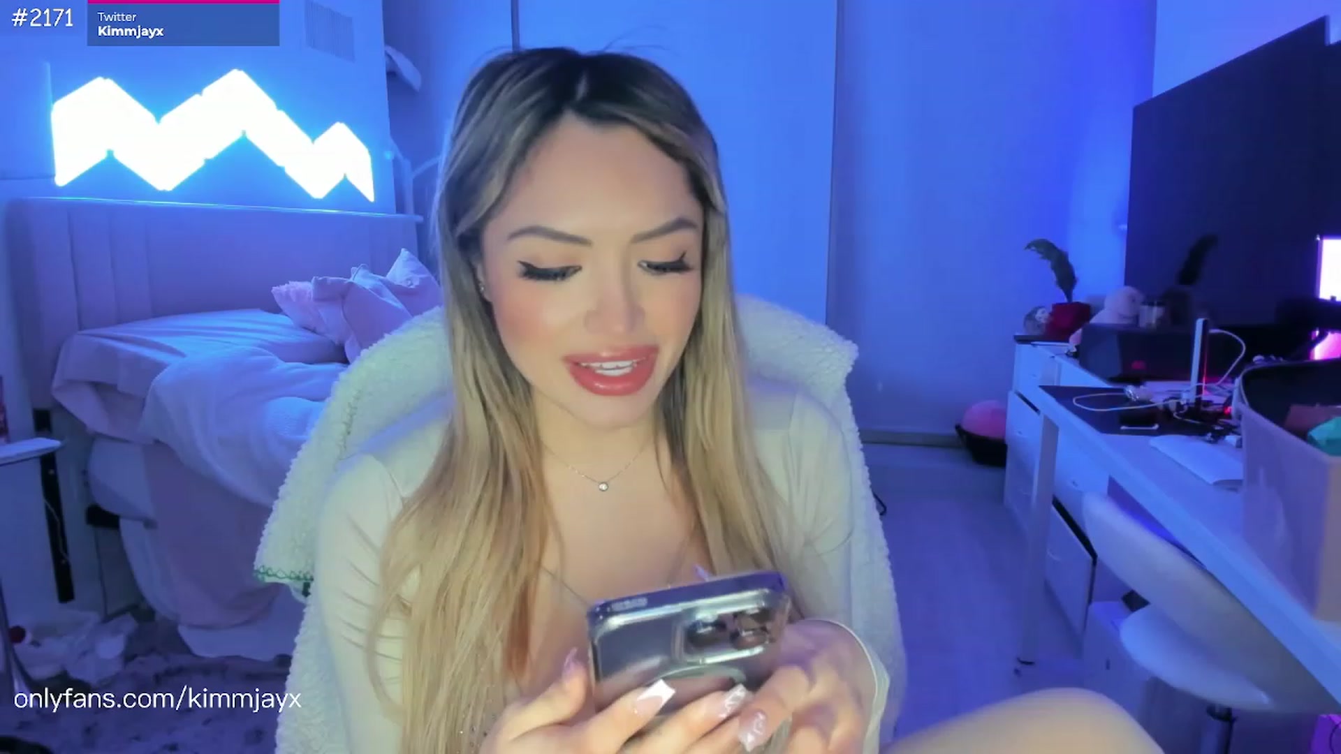 Gallery image thumbnail from Kimmjayx's myfreecams stream on, 02/04/2023, 04:27 image 14 of 20