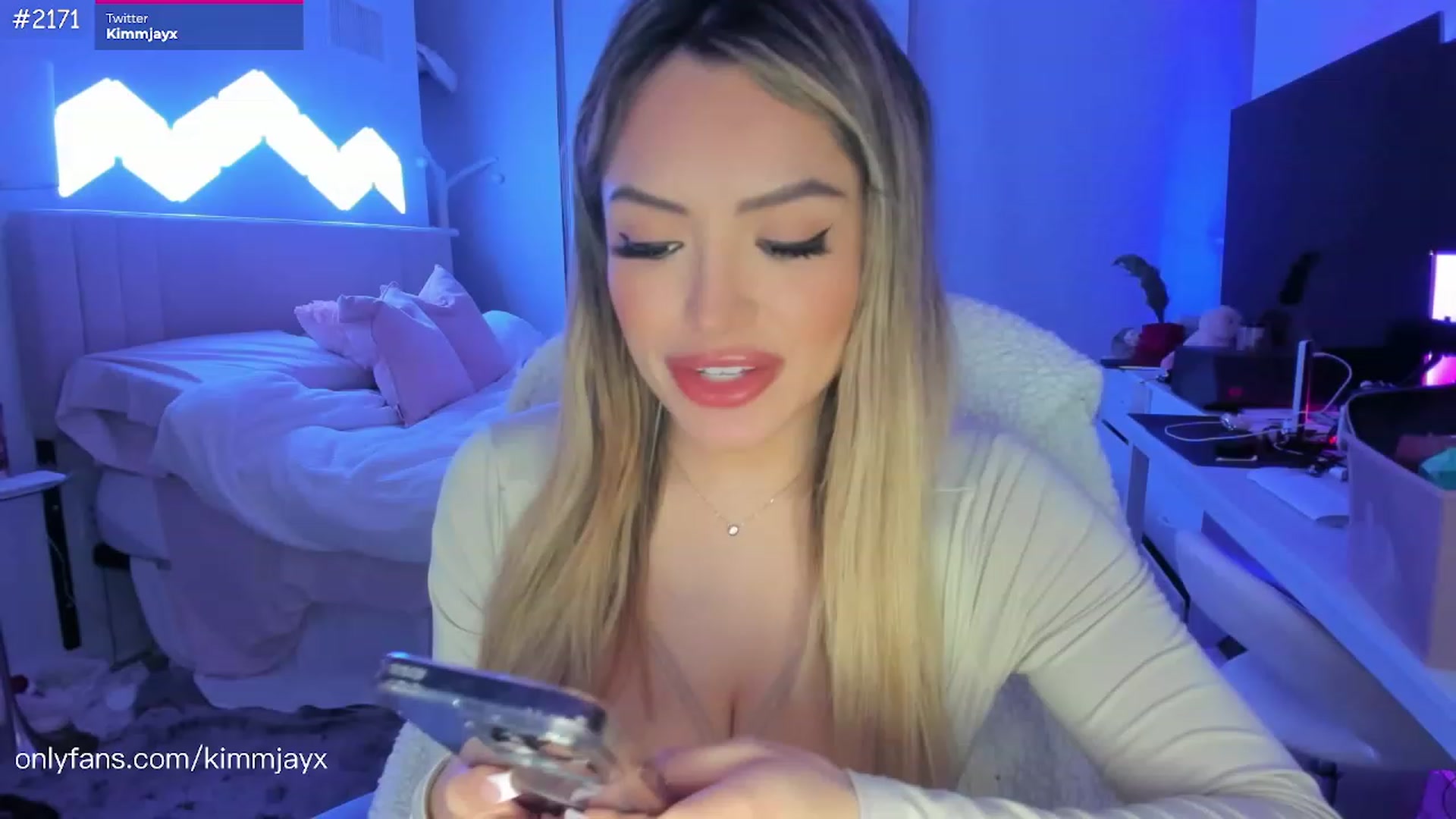 Gallery image thumbnail from Kimmjayx's myfreecams stream on, 02/04/2023, 04:27 image 9 of 20