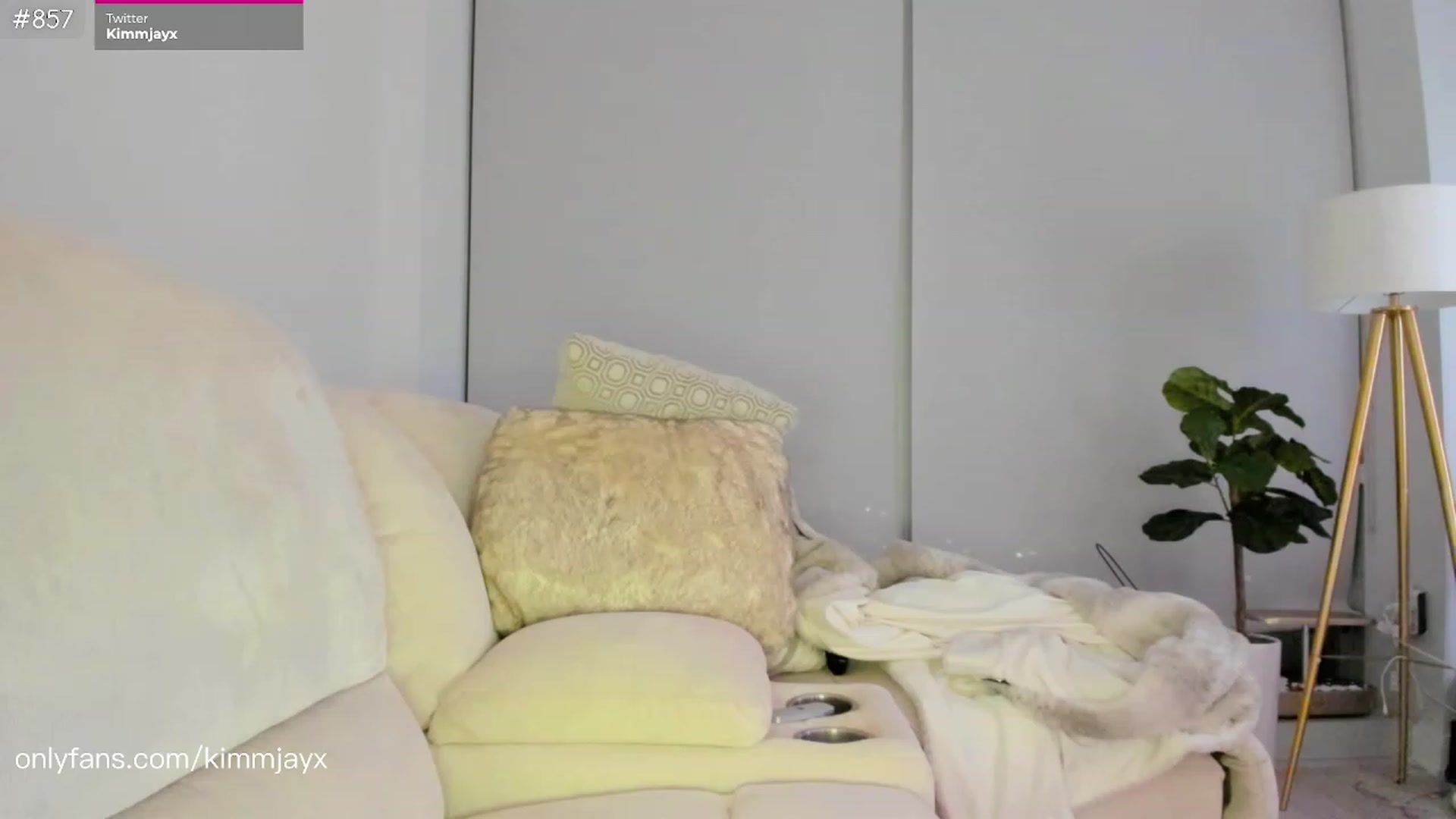 Gallery image thumbnail from Kimmjayx's myfreecams stream on, 02/17/2023, 07:49 image 8 of 20