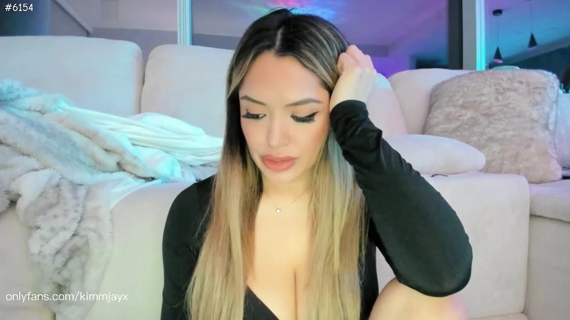 Gallery image thumbnail from Kimmjayx's myfreecams stream on, 03/10/2023, 06:05 image 1 of 20