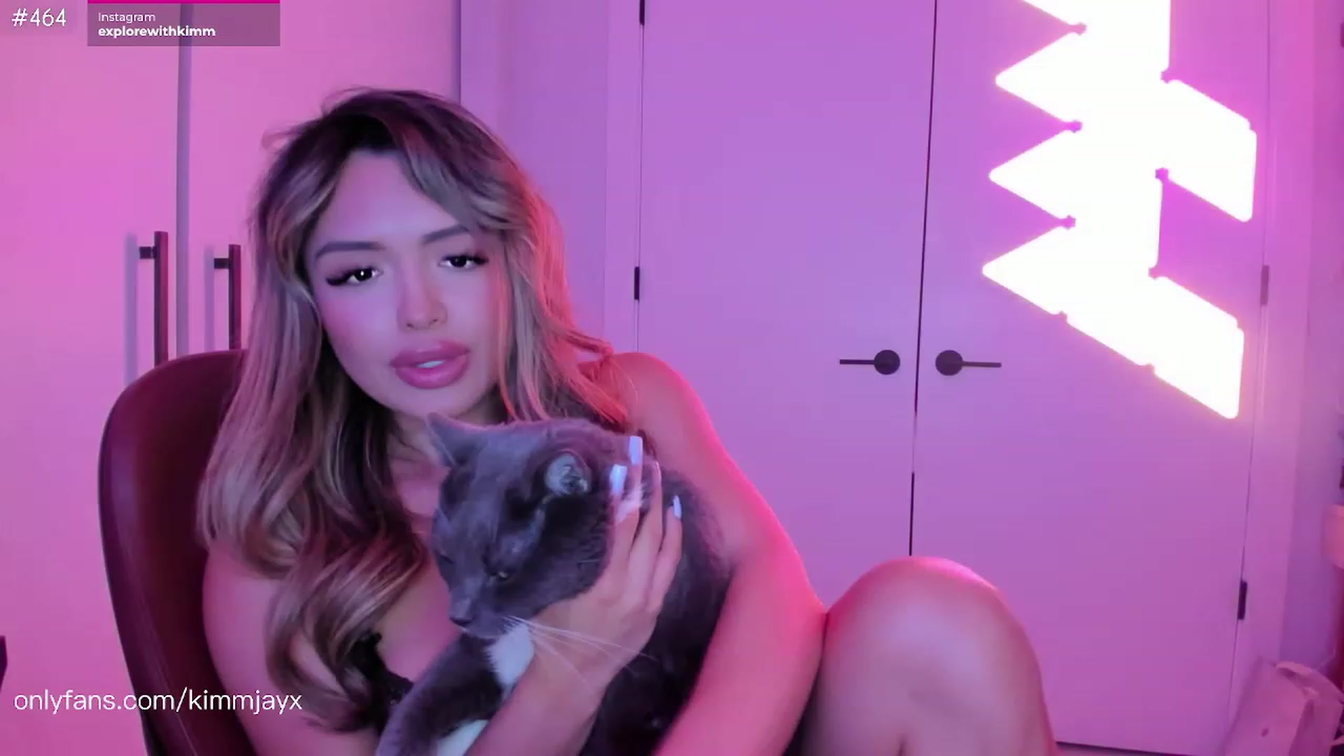 Gallery image thumbnail from Kimmjayx's myfreecams stream on, 04/07/2023, 07:41 image 15 of 20