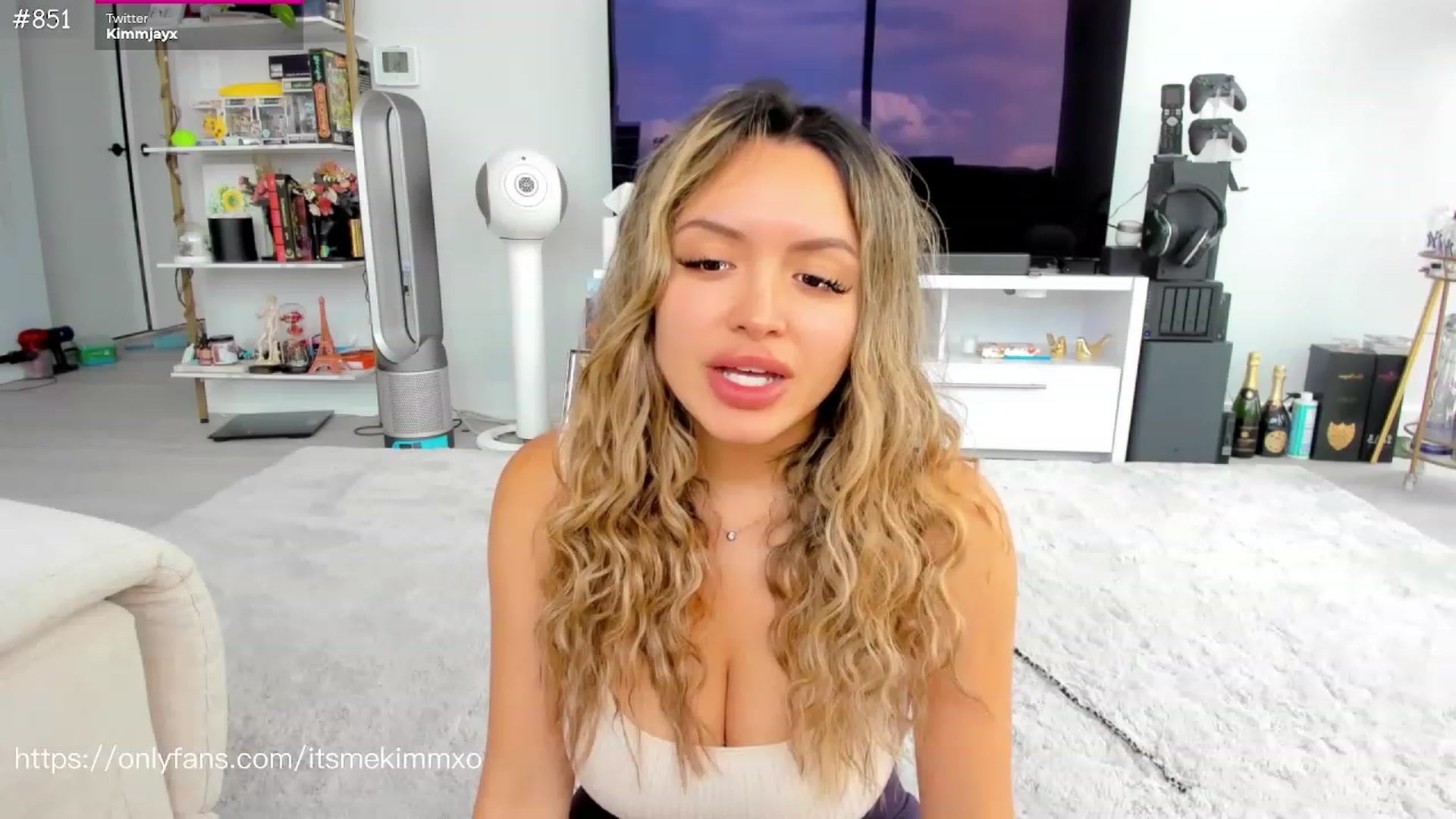 Gallery image thumbnail from Kimmjayx's myfreecams stream on, 04/25/2023, 20:42 image 6 of 20