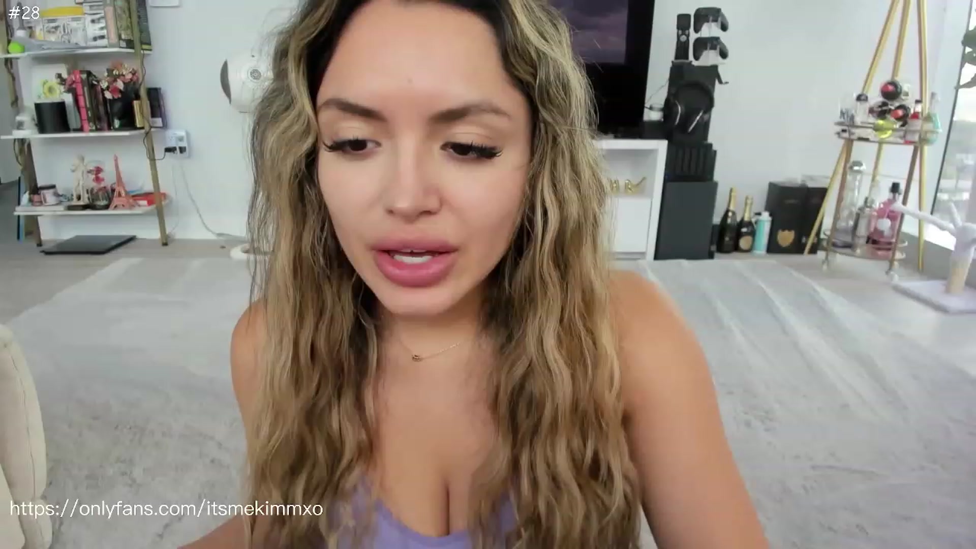 Gallery image thumbnail from Kimmjayx's myfreecams stream on, 05/01/2023, 20:38 image 4 of 20