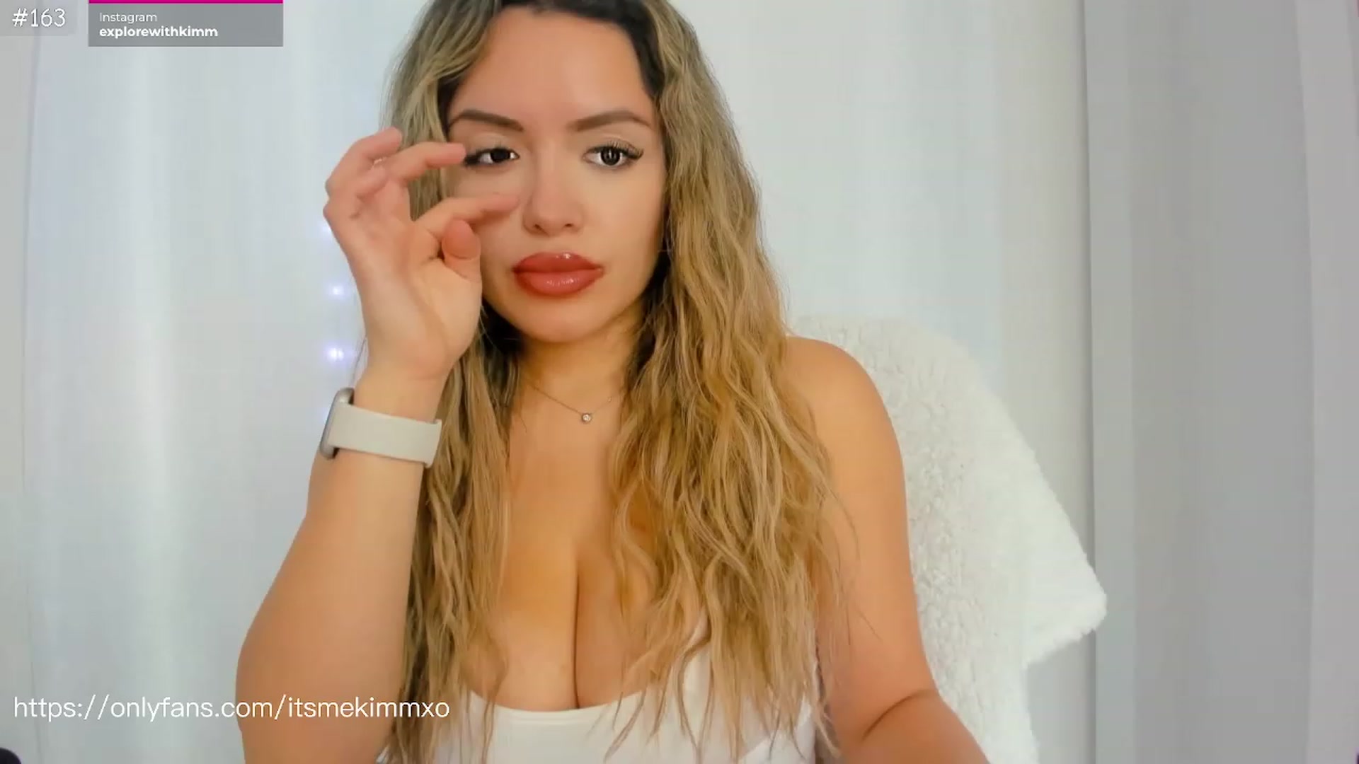 Gallery image thumbnail from Kimmjayx's myfreecams stream on, 05/03/2023, 20:49 image 4 of 20