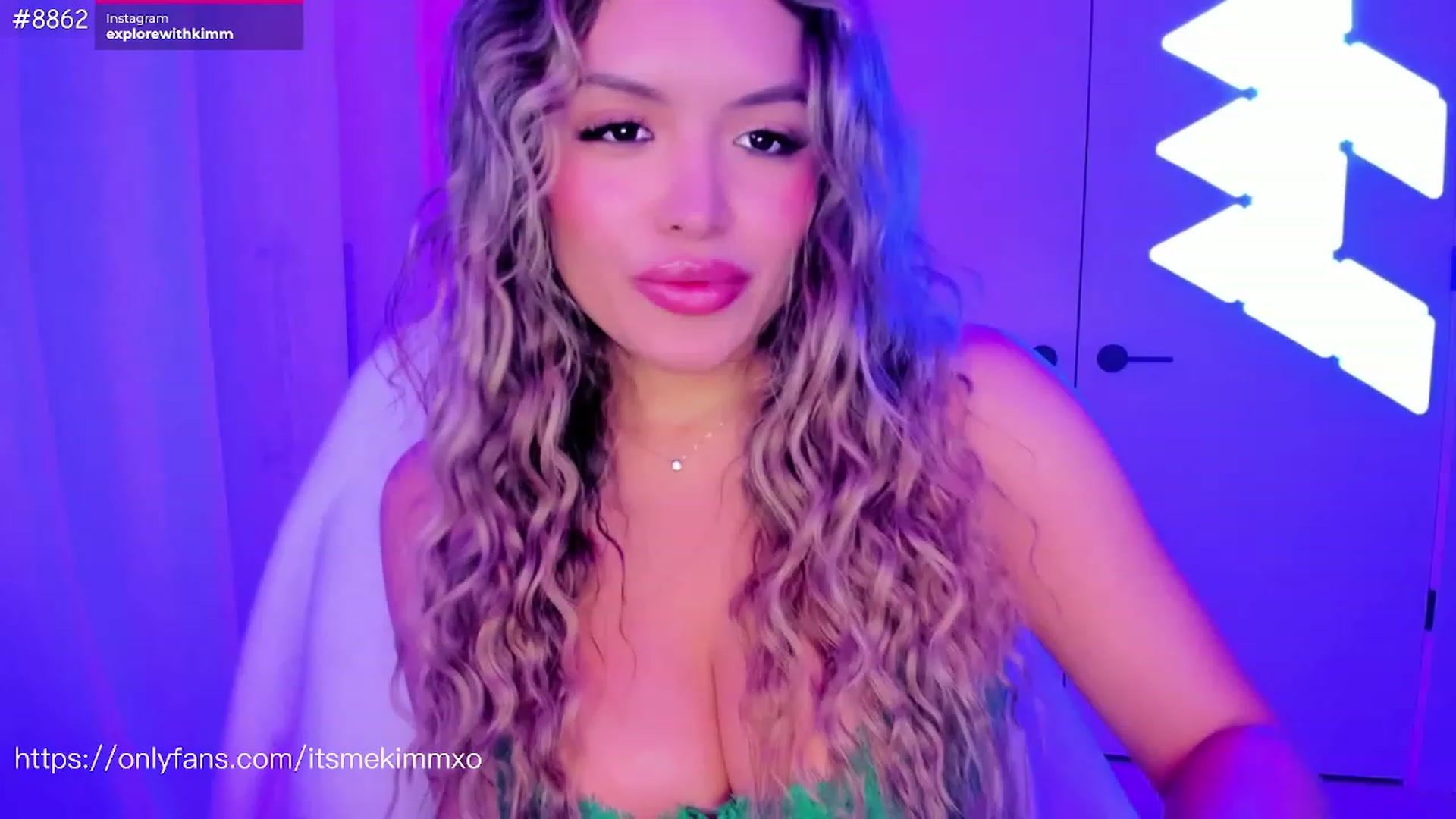 Gallery image thumbnail from Kimmjayx's myfreecams stream on, 06/14/2023, 04:28 image 2 of 20
