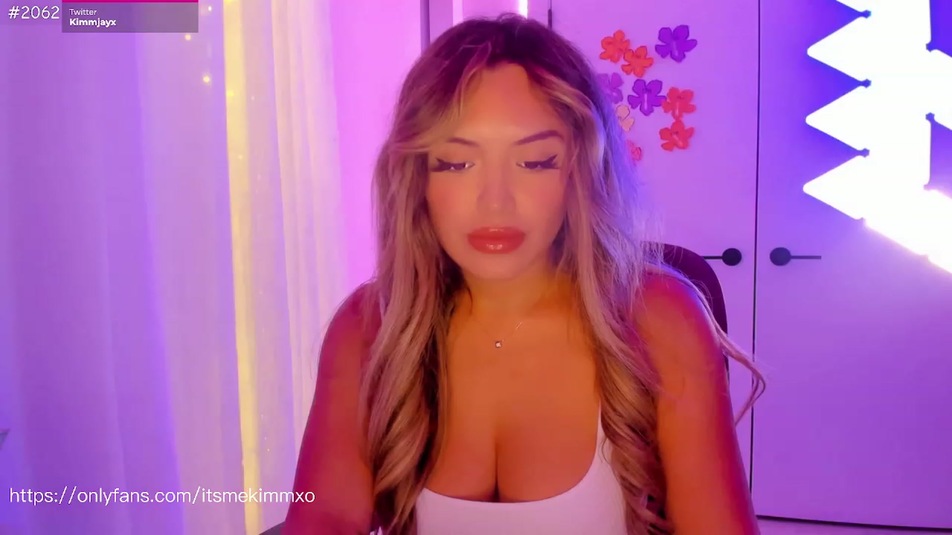 Gallery image thumbnail from Kimmjayx's myfreecams stream on, 08/04/2023, 07:31 image 1 of 20