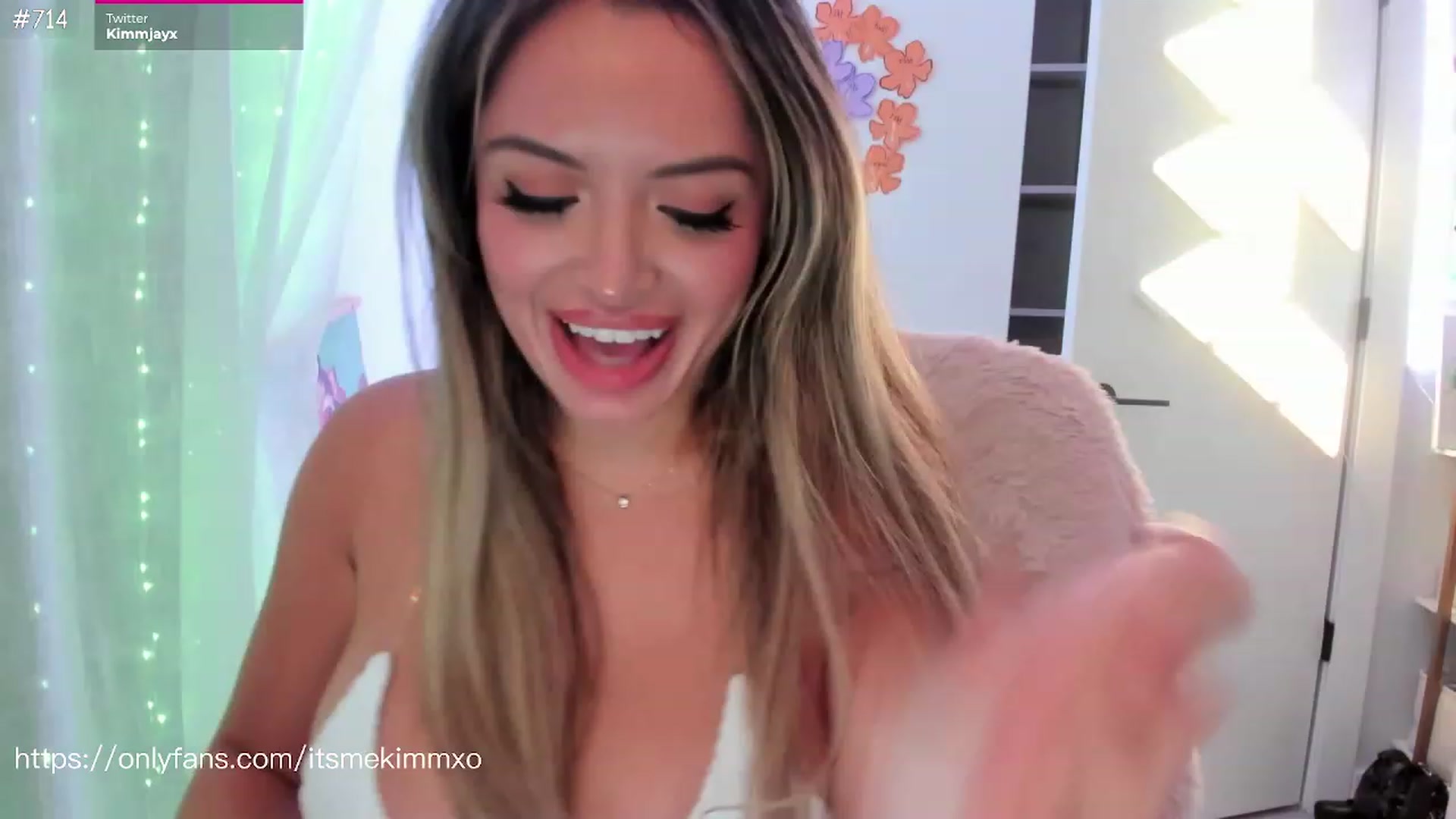 Gallery image thumbnail from Kimmjayx's myfreecams stream on, 08/11/2023, 02:57 image 7 of 20