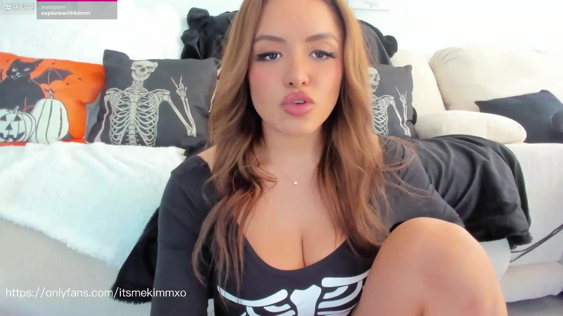 Gallery image thumbnail from Kimmjayx's myfreecams stream on, 10/17/2023, 20:33 image 7 of 20