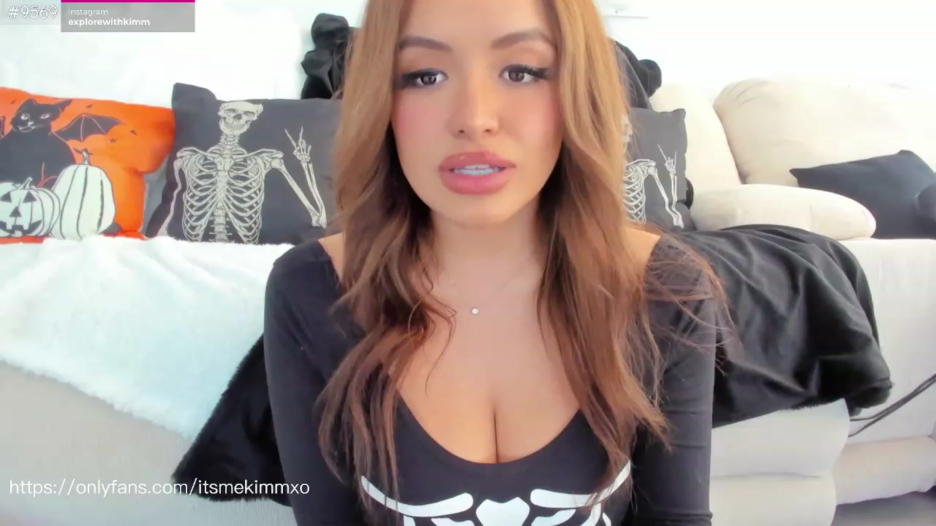 Gallery image thumbnail from Kimmjayx's myfreecams stream on, 10/17/2023, 20:33 image 3 of 20