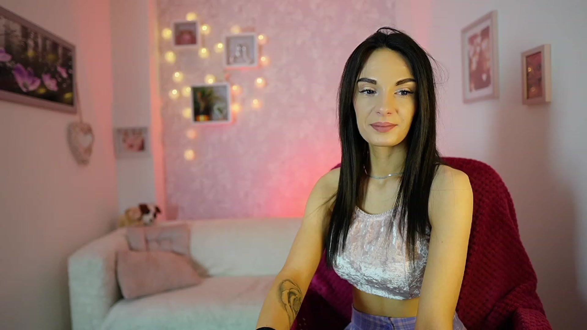 Gallery image thumbnail from Kimmy_Grey18's myfreecams stream on, 12/13/2023, 09:59 image 8 of 20