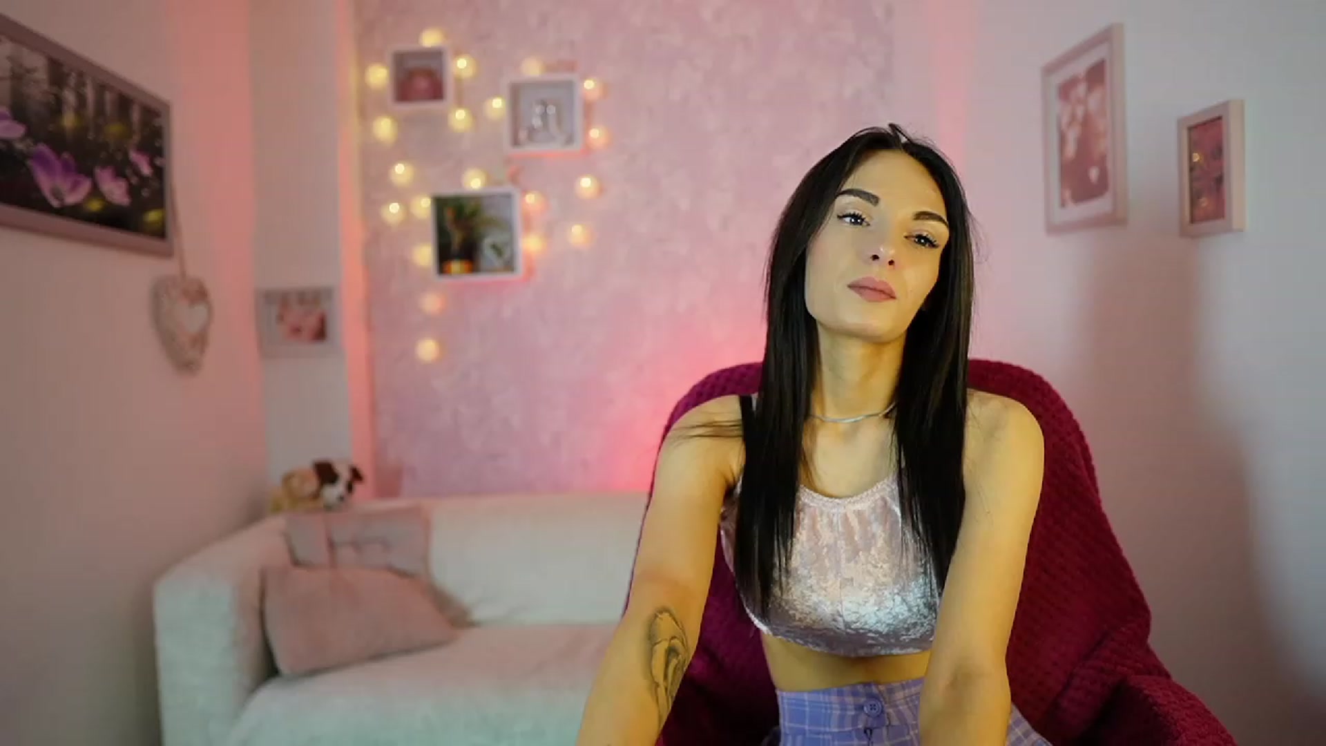 Gallery image thumbnail from Kimmy_Grey18's myfreecams stream on, 12/13/2023, 09:59 image 5 of 20