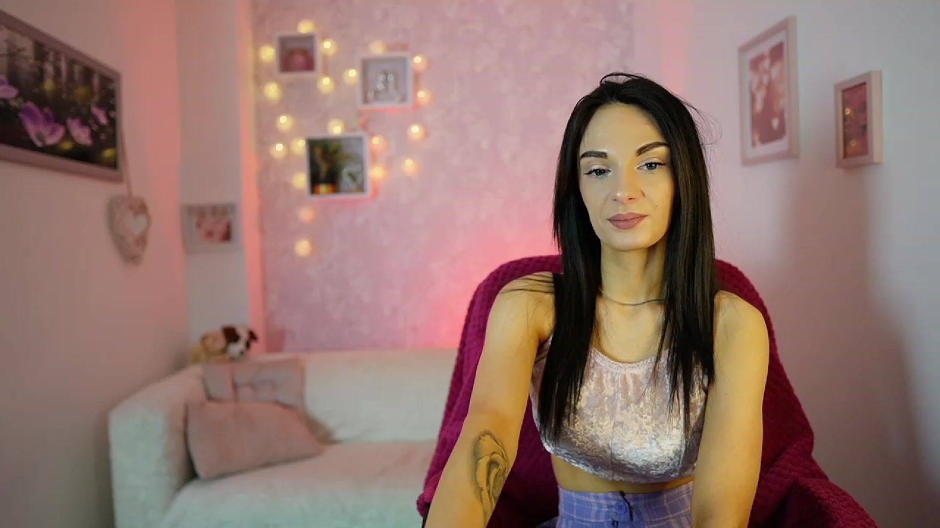 Gallery image thumbnail from Kimmy_Grey18's myfreecams stream on, 12/13/2023, 09:59 image 3 of 20