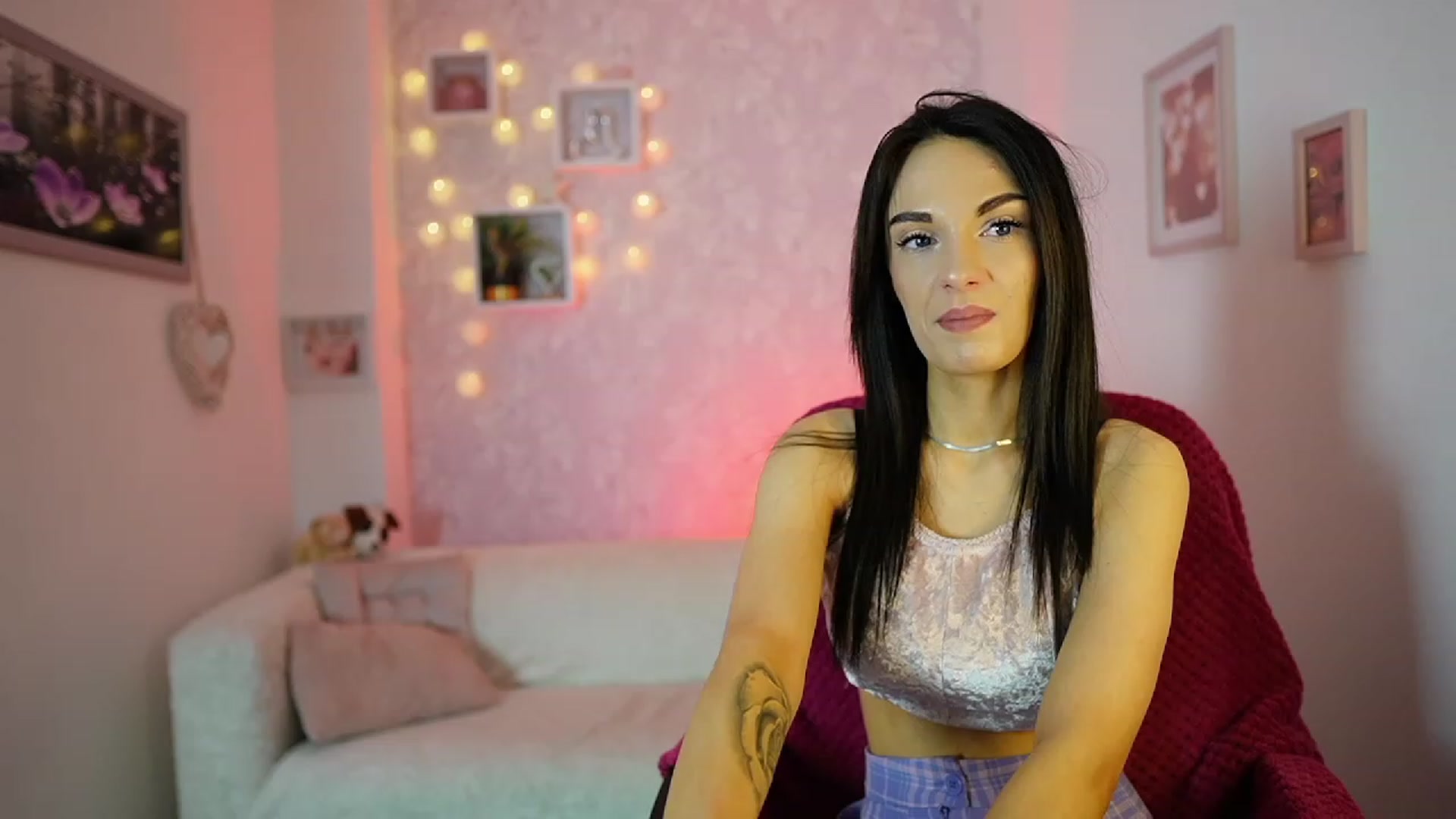 Gallery image thumbnail from Kimmy_Grey18's myfreecams stream on, 12/13/2023, 09:59 image 4 of 20