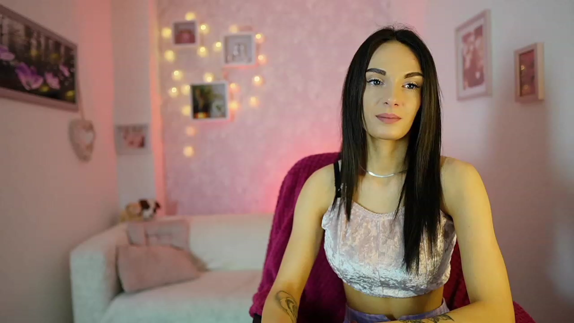 Gallery image thumbnail from Kimmy_Grey18's myfreecams stream on, 12/13/2023, 11:06 image 2 of 20