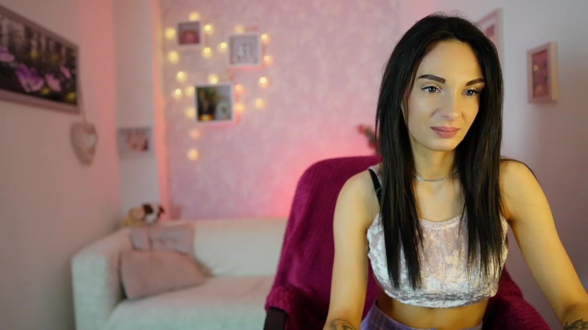 Gallery image thumbnail from Kimmy_Grey18's myfreecams stream on, 12/13/2023, 12:20 image 2 of 20
