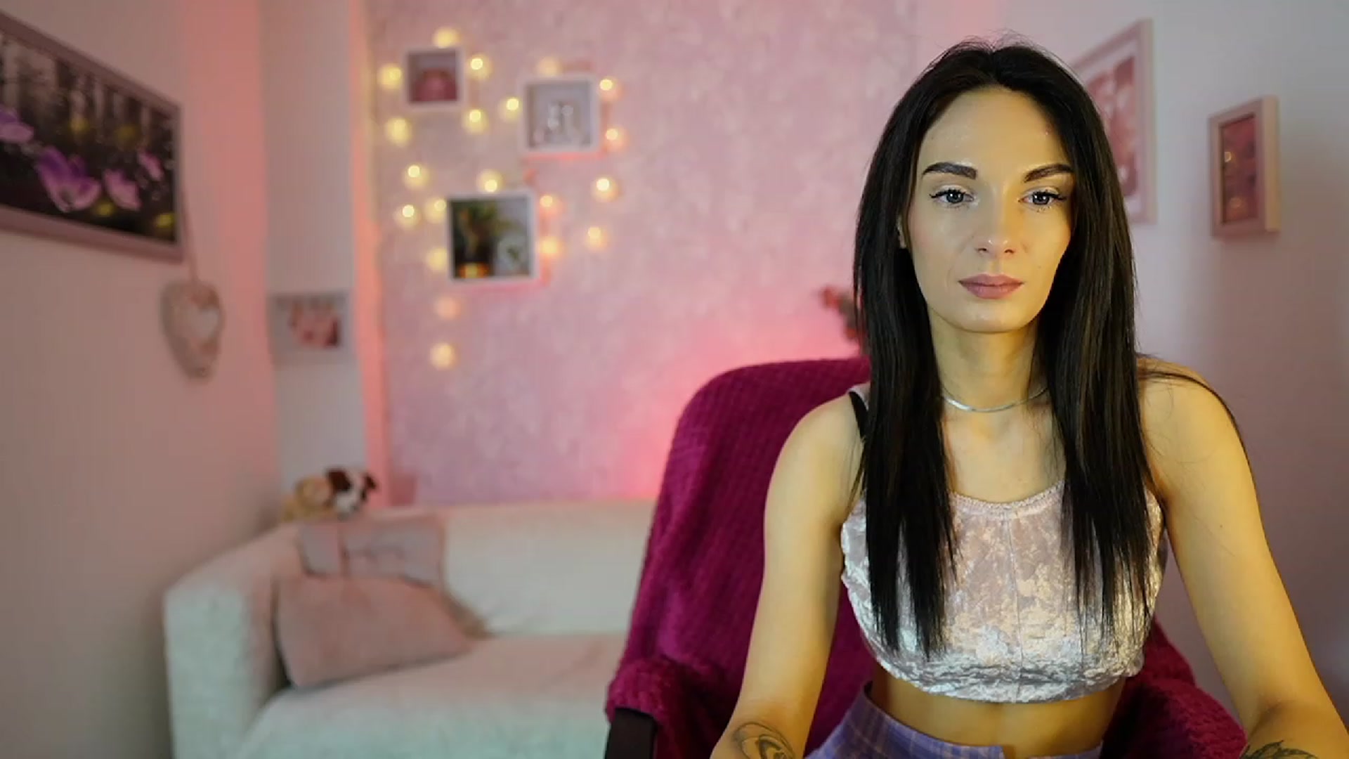 Gallery image thumbnail from Kimmy_Grey18's myfreecams stream on, 12/13/2023, 12:20 image 4 of 20