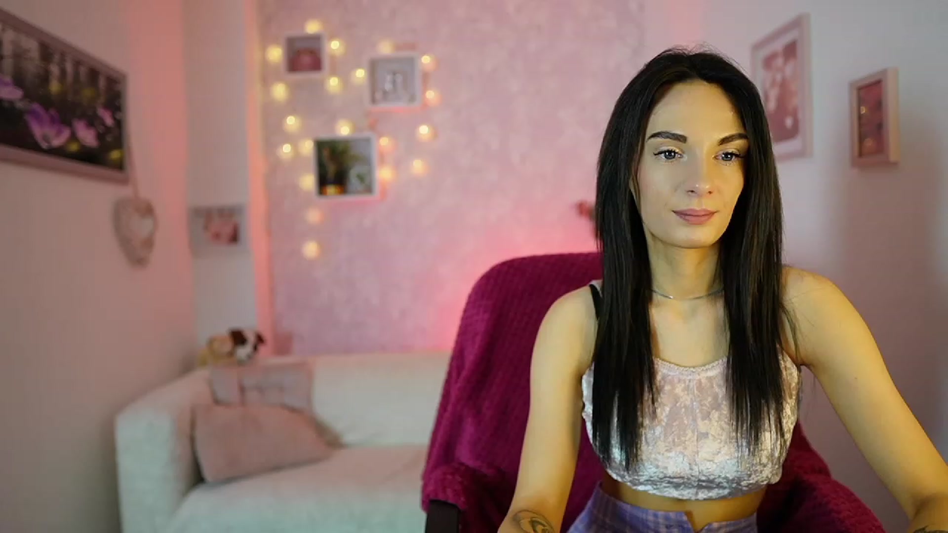 Gallery image thumbnail from Kimmy_Grey18's myfreecams stream on, 12/13/2023, 12:20 image 12 of 20