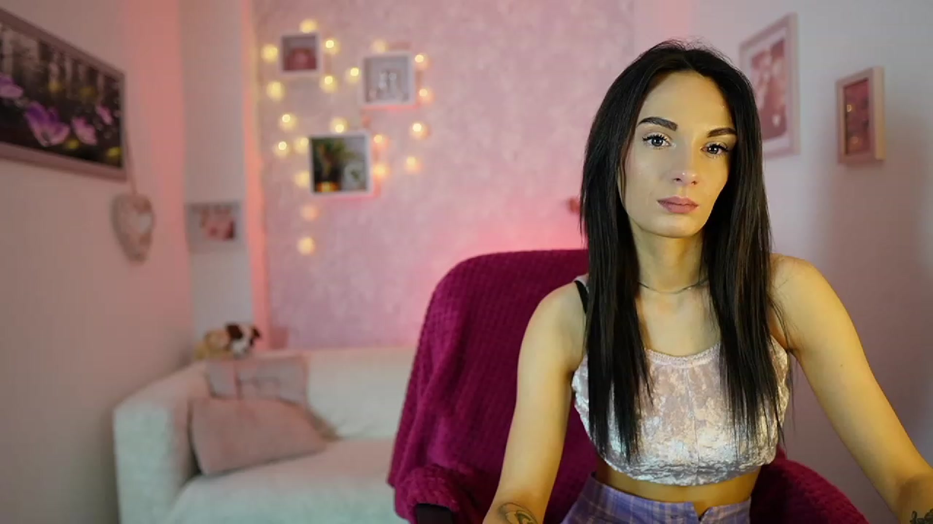 Gallery image thumbnail from Kimmy_Grey18's myfreecams stream on, 12/13/2023, 12:20 image 11 of 20