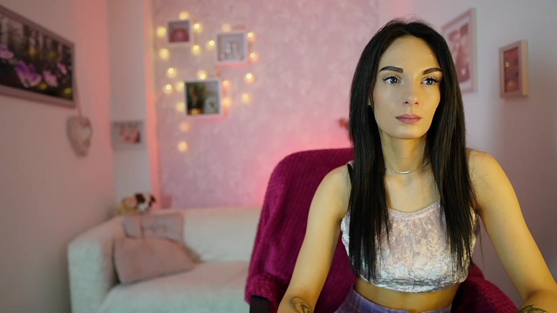 Gallery image thumbnail from Kimmy_Grey18's myfreecams stream on, 12/13/2023, 12:20 image 14 of 20