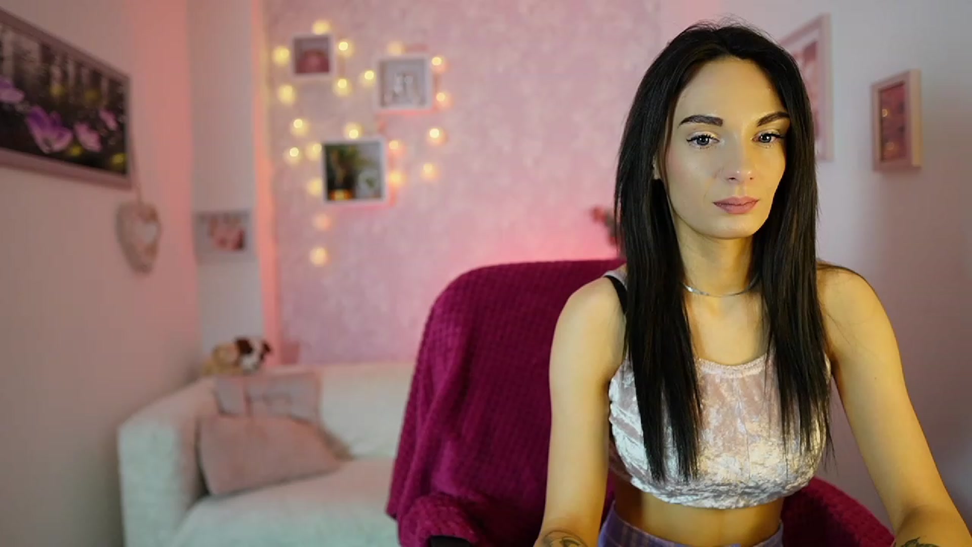 Gallery image thumbnail from Kimmy_Grey18's myfreecams stream on, 12/13/2023, 12:20 image 3 of 20