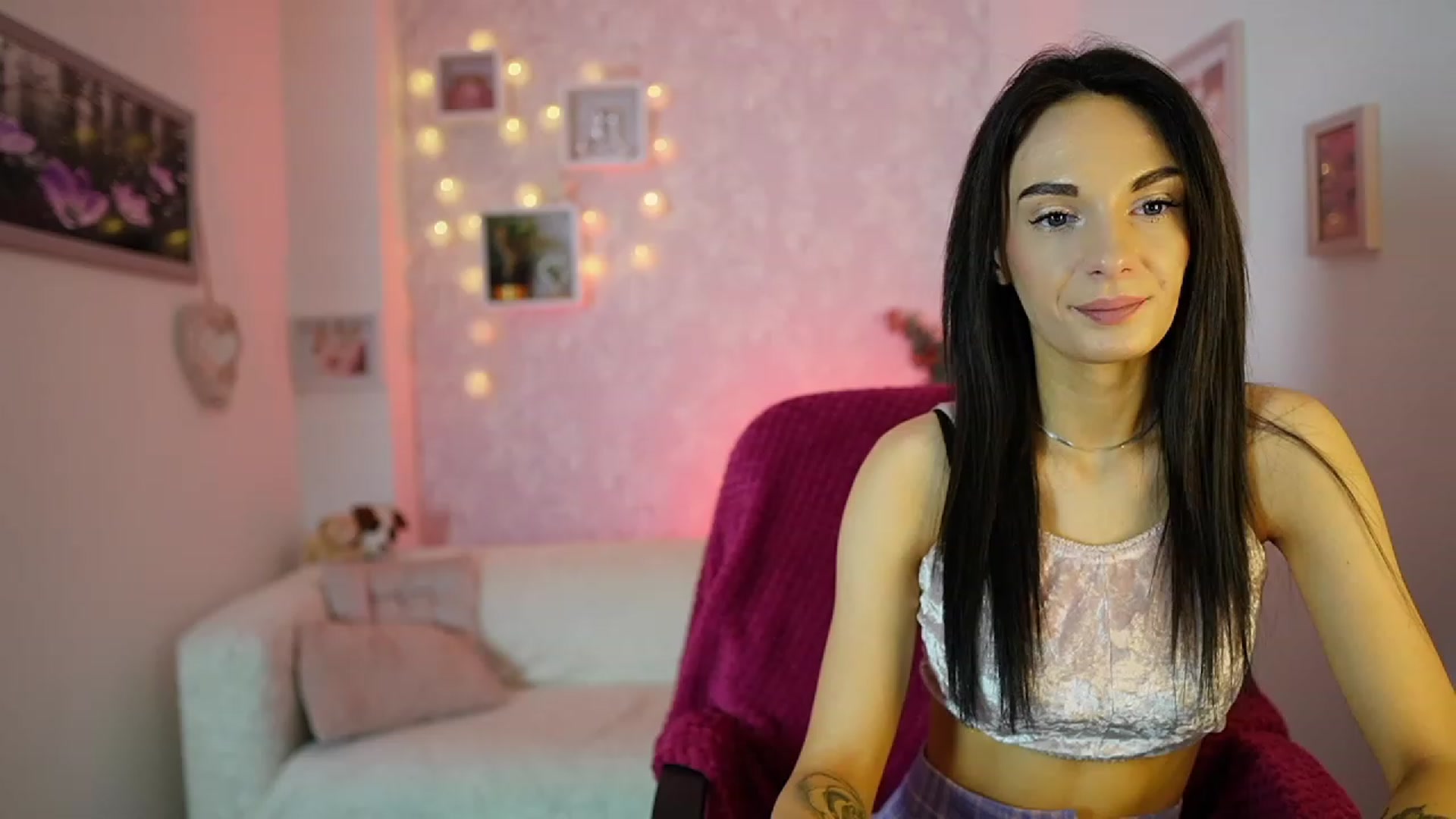 Gallery image thumbnail from Kimmy_Grey18's myfreecams stream on, 12/13/2023, 12:20 image 7 of 20
