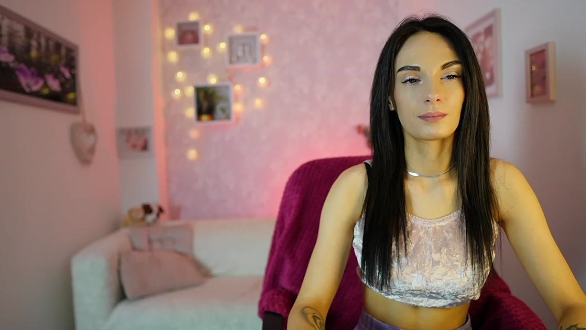 Gallery image thumbnail from Kimmy_Grey18's myfreecams stream on, 12/13/2023, 12:20 image 16 of 20
