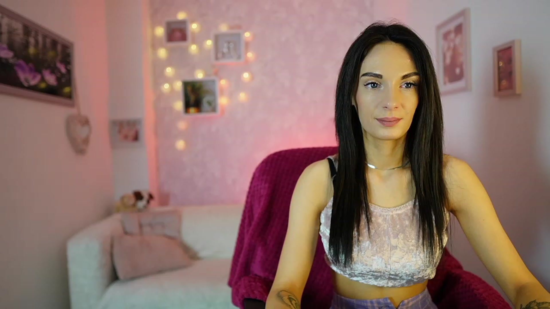 Gallery image thumbnail from Kimmy_Grey18's myfreecams stream on, 12/13/2023, 12:20 image 20 of 20