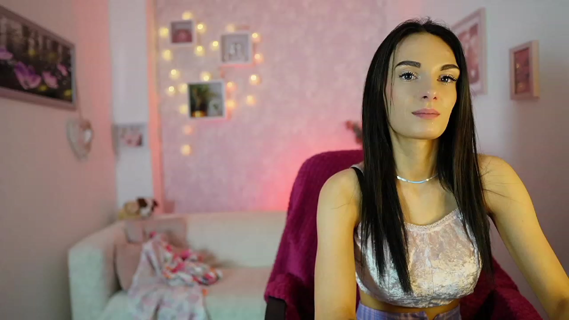 Gallery image thumbnail from Kimmy_Grey18's myfreecams stream on, 12/13/2023, 13:39 image 14 of 20