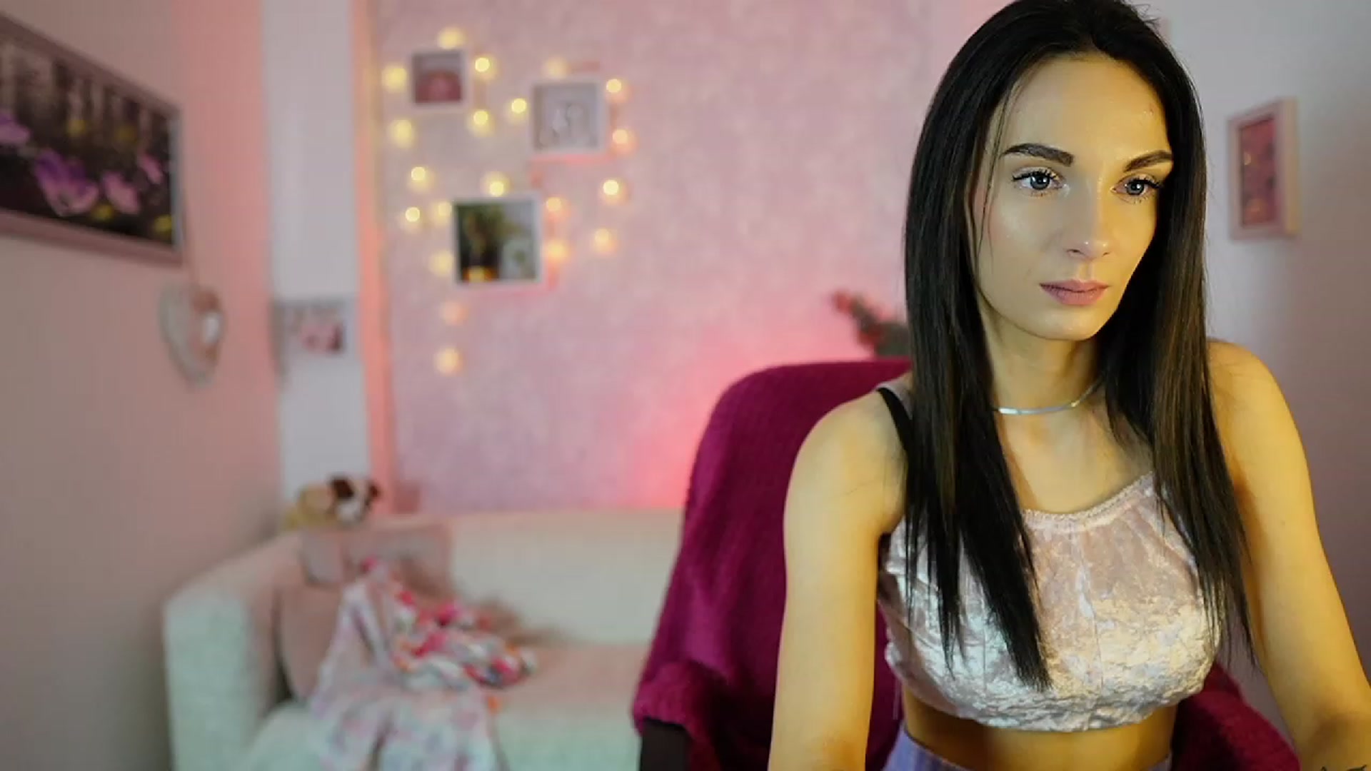 Gallery image thumbnail from Kimmy_Grey18's myfreecams stream on, 12/13/2023, 13:39 image 15 of 20