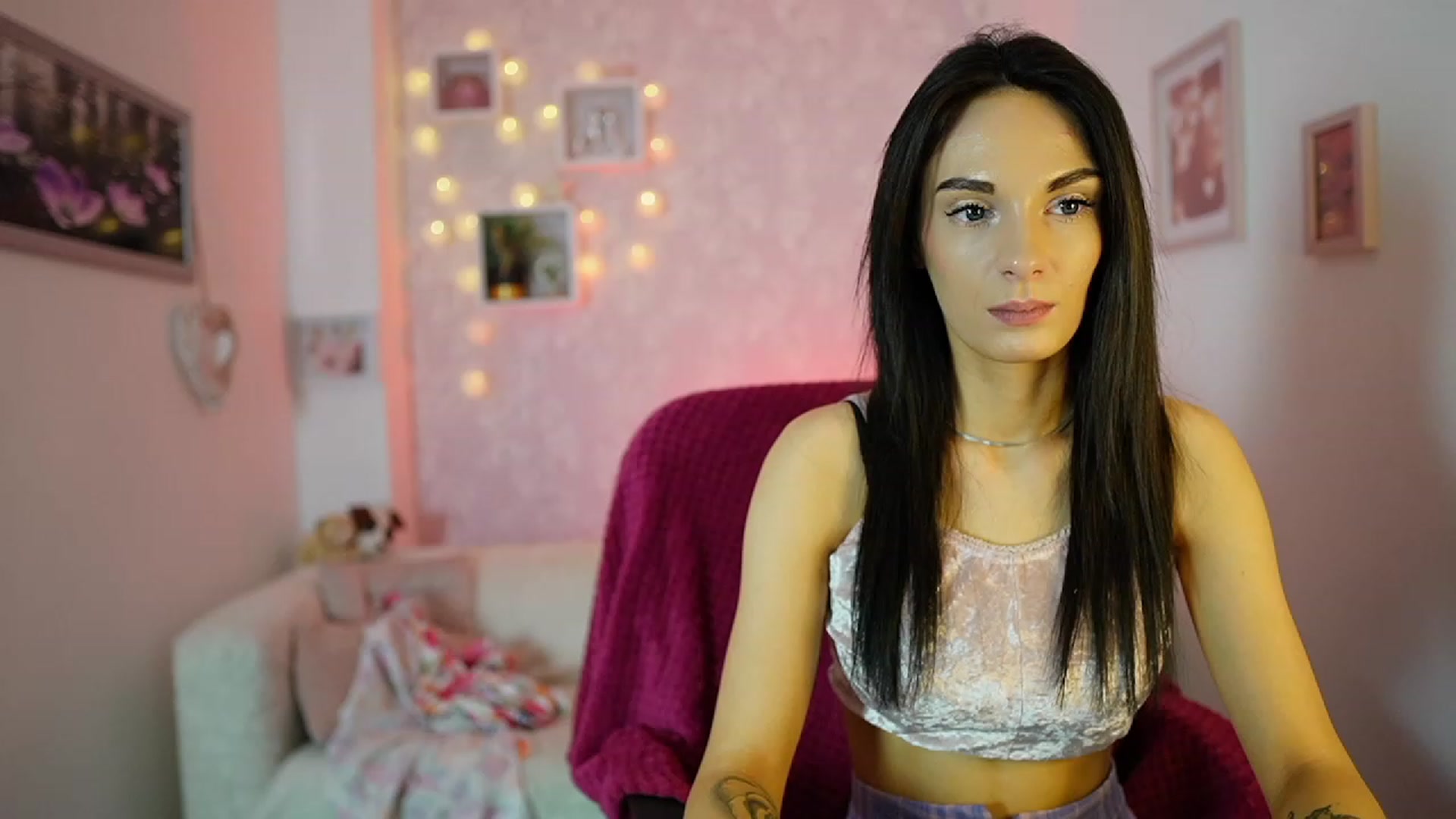 Gallery image thumbnail from Kimmy_Grey18's myfreecams stream on, 12/13/2023, 14:13 image 20 of 20