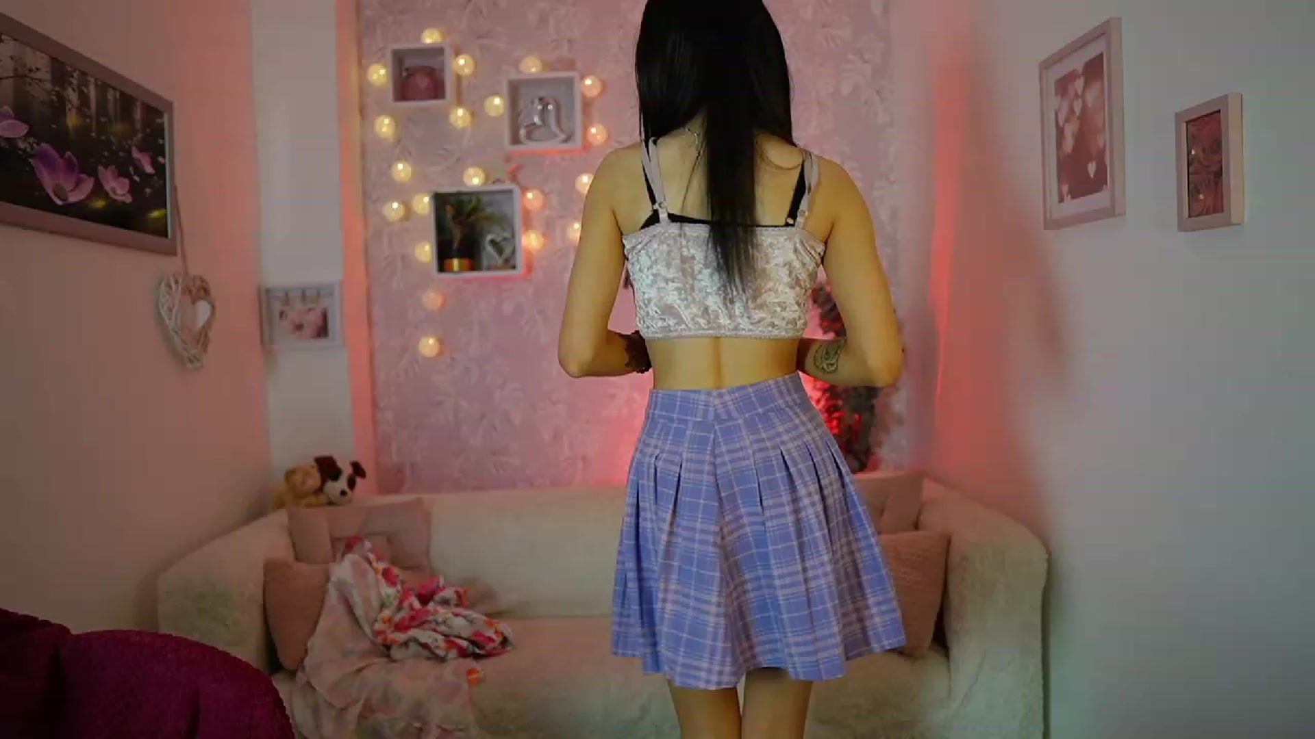 Gallery image thumbnail from Kimmy_Grey18's myfreecams stream on, 12/13/2023, 14:13 image 8 of 20