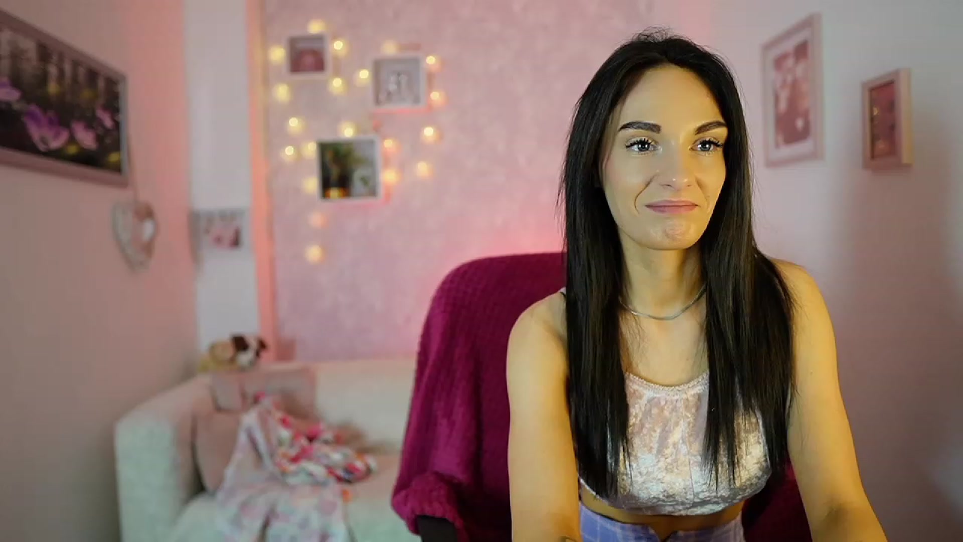 Gallery image thumbnail from Kimmy_Grey18's myfreecams stream on, 12/13/2023, 14:13 image 13 of 20
