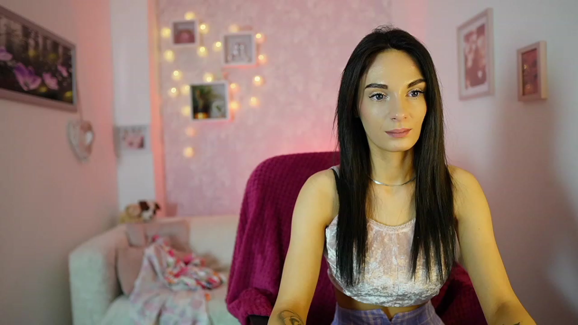 Gallery image thumbnail from Kimmy_Grey18's myfreecams stream on, 12/13/2023, 14:13 image 18 of 20