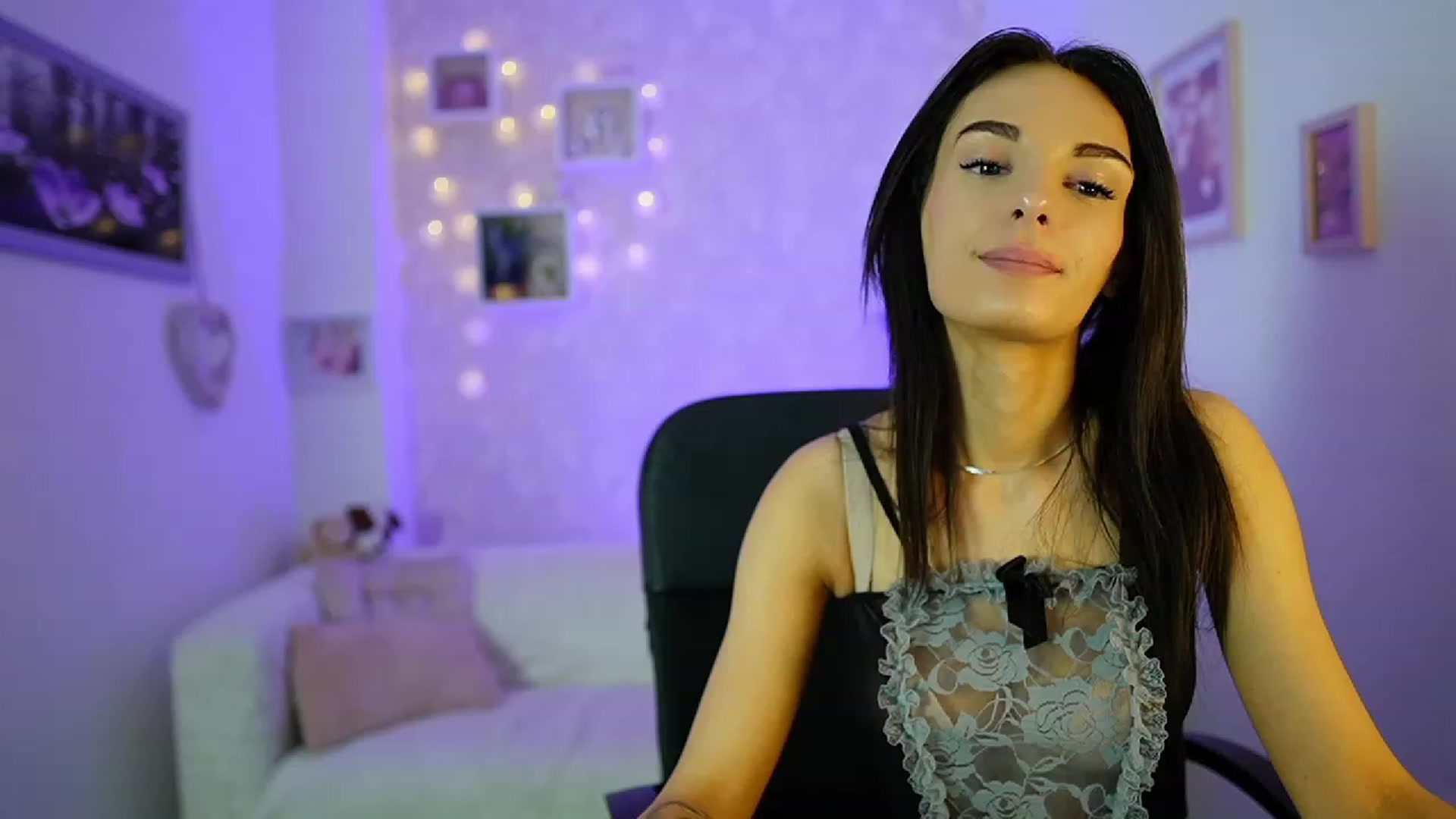Gallery image thumbnail from Kimmy_Grey18's myfreecams stream on, 12/14/2023, 12:36 image 13 of 20