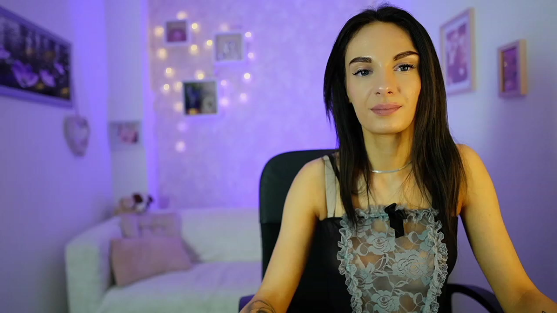 Gallery image thumbnail from Kimmy_Grey18's myfreecams stream on, 12/14/2023, 12:36 image 14 of 20