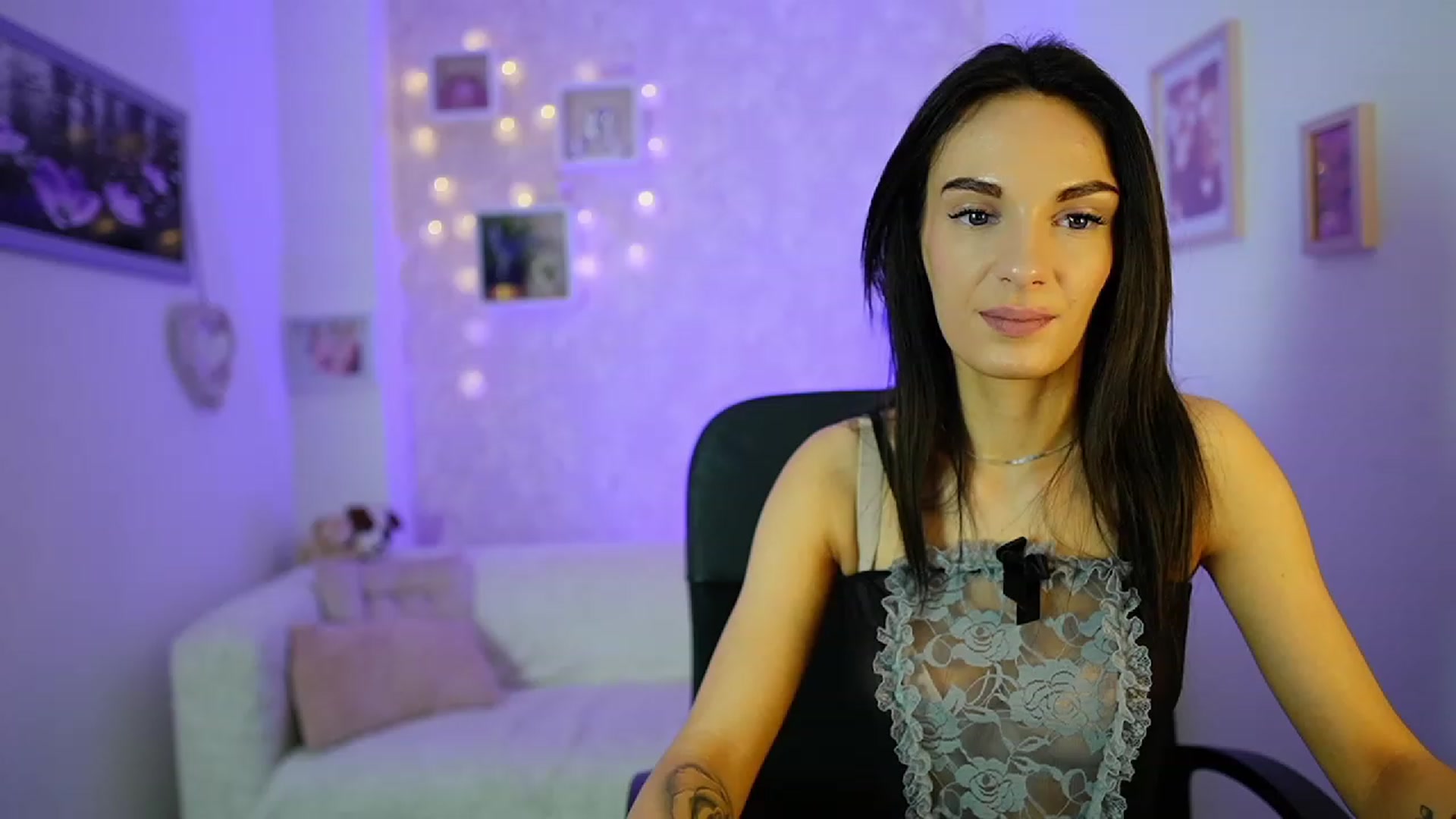 Gallery image thumbnail from Kimmy_Grey18's myfreecams stream on, 12/14/2023, 12:36 image 15 of 20