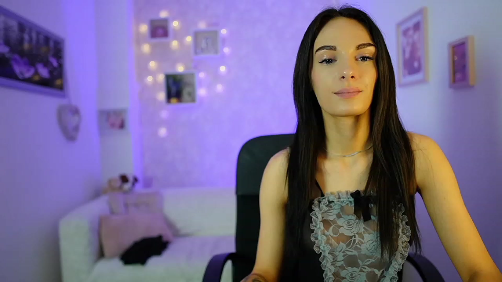 Gallery image thumbnail from Kimmy_Grey18's myfreecams stream on, 12/14/2023, 13:57 image 18 of 20