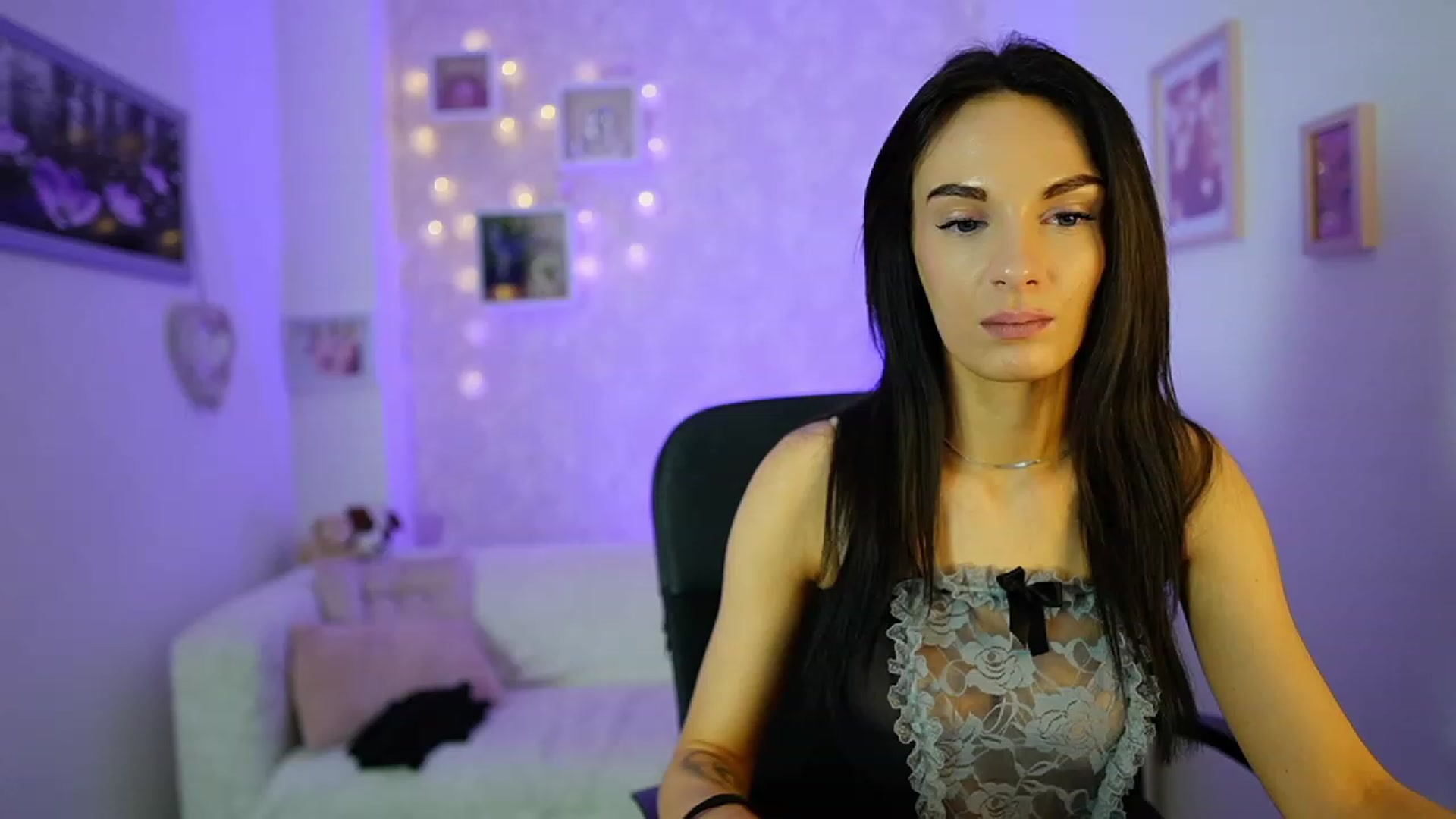 Gallery image thumbnail from Kimmy_Grey18's myfreecams stream on, 12/14/2023, 13:57 image 11 of 20