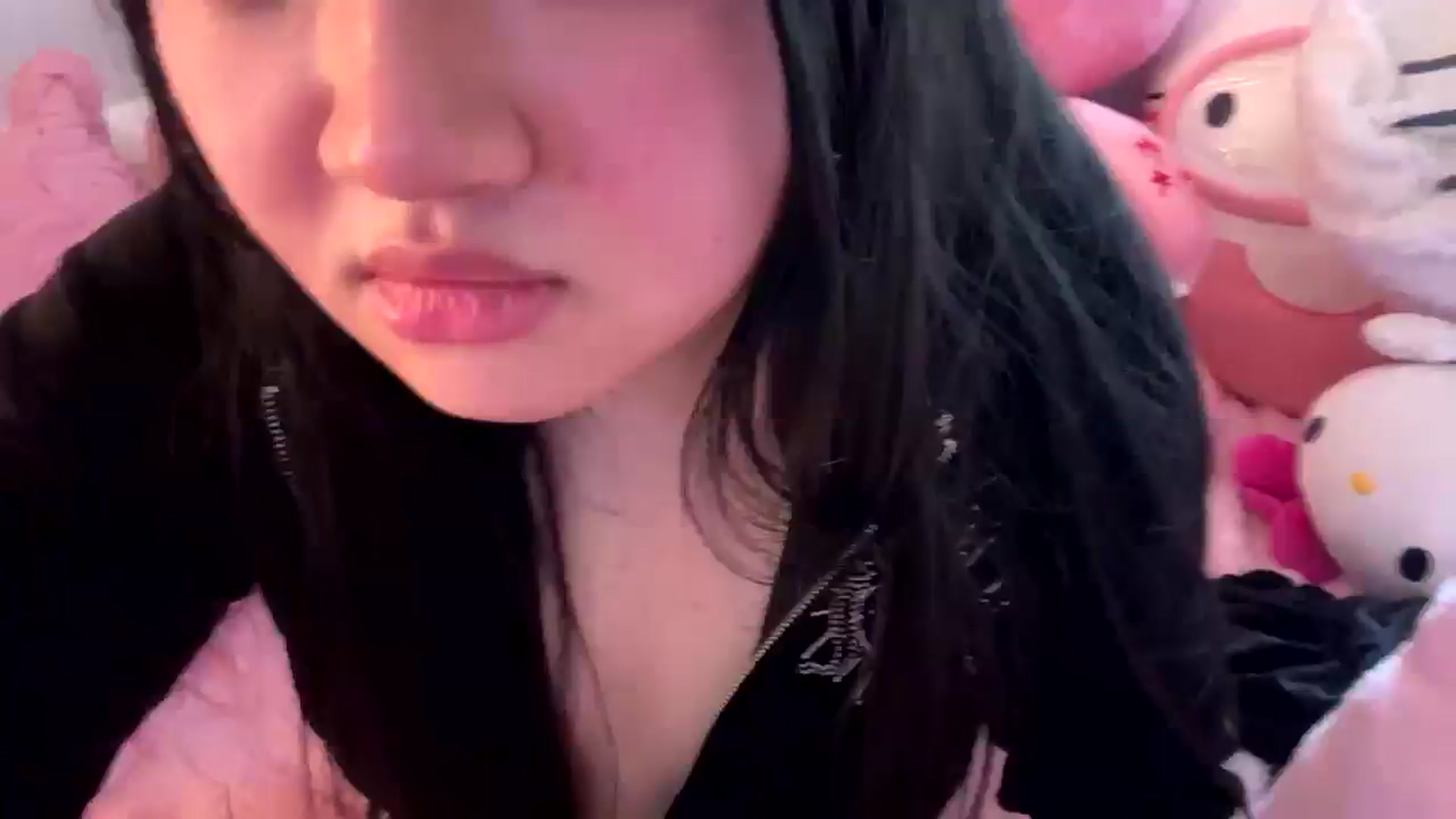 Gallery image thumbnail from Kimsquidxo's myfreecams stream on, 12/08/2024, 19:57 image 18 of 20