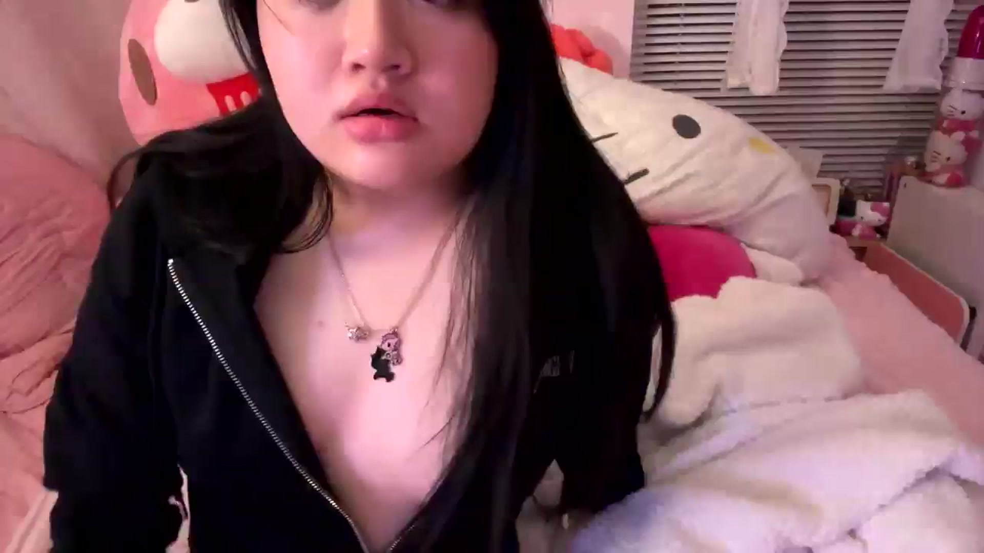Gallery image thumbnail from Kimsquidxo's myfreecams stream on, 12/10/2024, 12:21 image 1 of 20